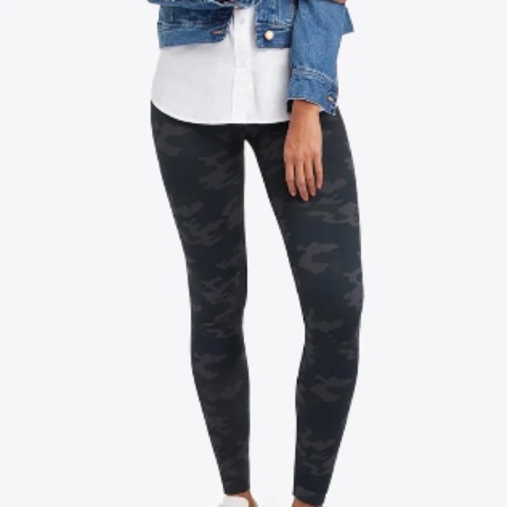 Used SPANX Look at me Now Black Camouflage Leggings